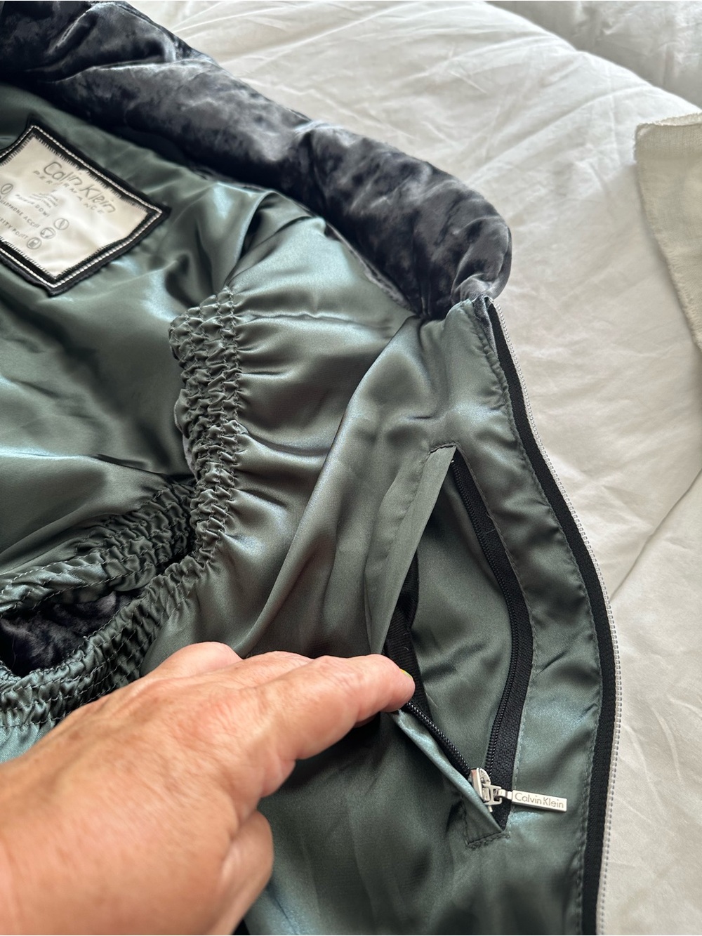 Calvin Klein Crushed Velvet Down Puffer Vest blue green size medium - Picture 10 of 15